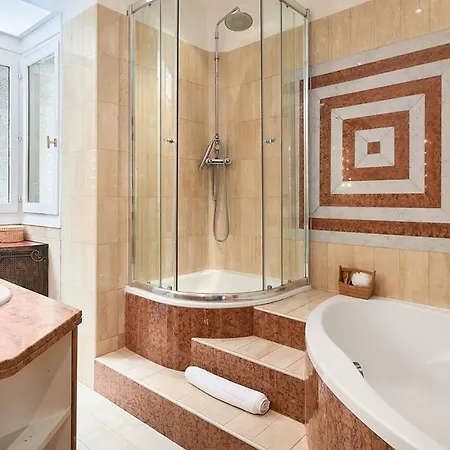 Sunlight - Marinette - Port Area, 2 Bedrooms, Sleep 6, Sea View 尼斯