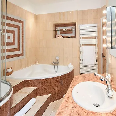 Apartment Sunlight - Marinette - Port Area, 2 Bedrooms, Sleep 6, Sea View